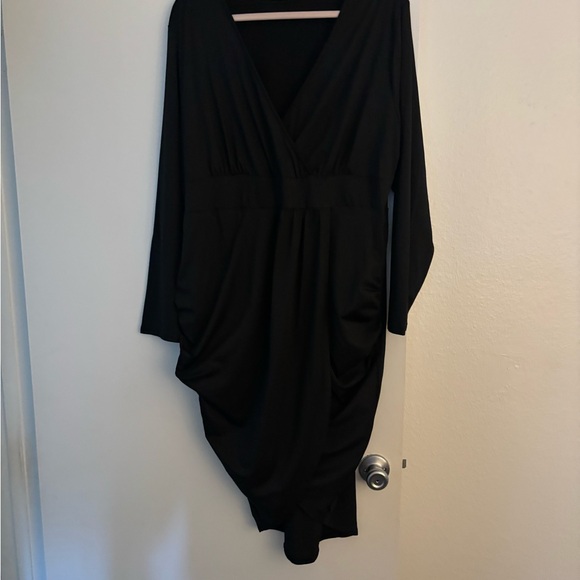 Dresses & Skirts - Black under the knee dress New